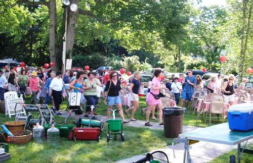 And they're off!  When the church bell rings at 9 a.m. on July 12, this will again be the scene.