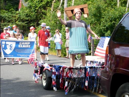 A charming 'Lady Liberty' waved gracefully to her fans in last year's parade.