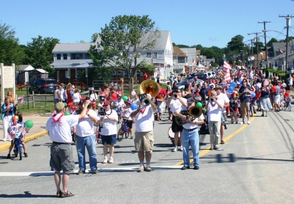 National_anthem_looking_up_hartford_Ave_481KB