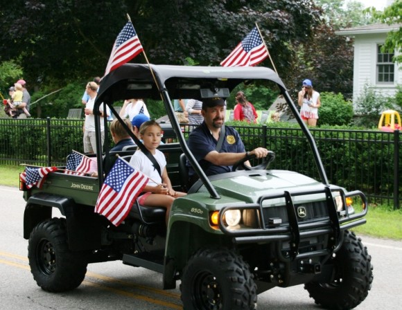 Photo by C. Judy.  Patriotism rules ... at the Lyme Parade!