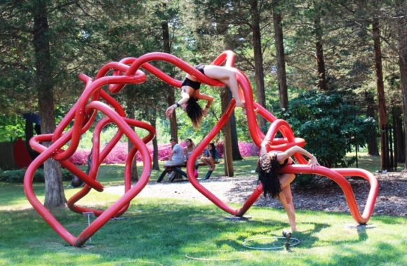 Dancers_on_Gils_sculptures